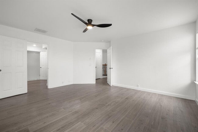 Building Photo - 2204 Founder Dr