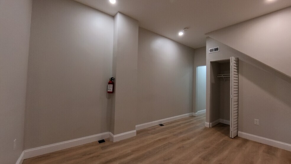 Bedroom - 4646 York Rd