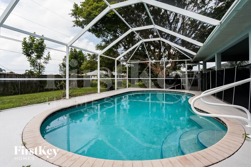 Building Photo - 302 SE 15th St