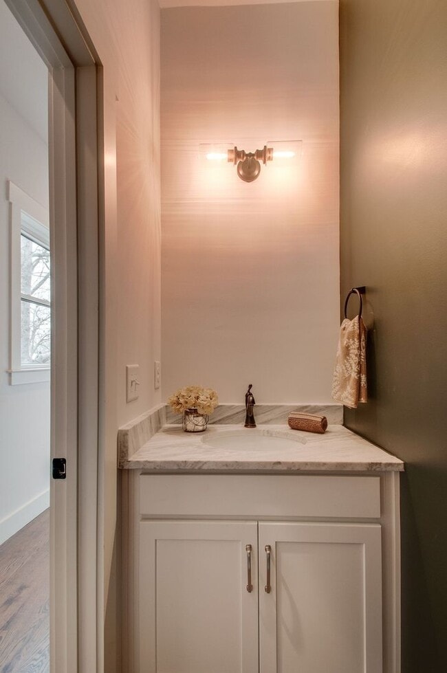 Building Photo - Amazing Location - 3 Bed, 2.5 Bath w/ Vaulted Ceilings and Covered Deck