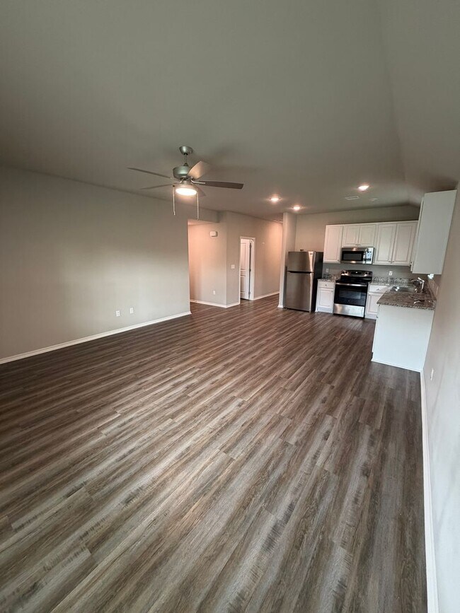 Building Photo - 3 Bed | 2 Bath Luxury Duplex