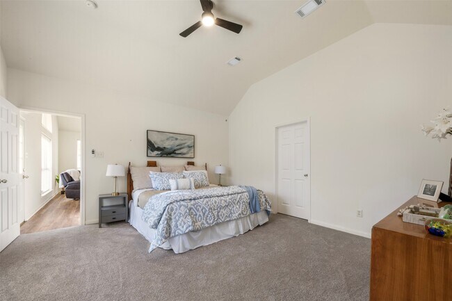 Building Photo - 9211 Memorial Hills Dr