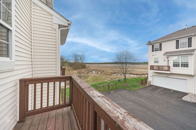 Building Photo - Very Nice and Spacious 2 Bedroom / 2.5 Bat...