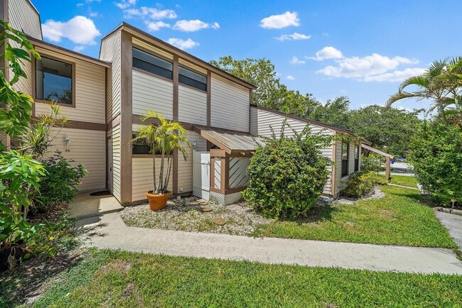 Primary Photo - 110 Sherwood Cir