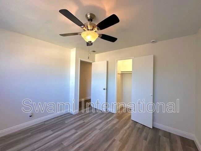 Building Photo - 25532 1/4 Oak St.