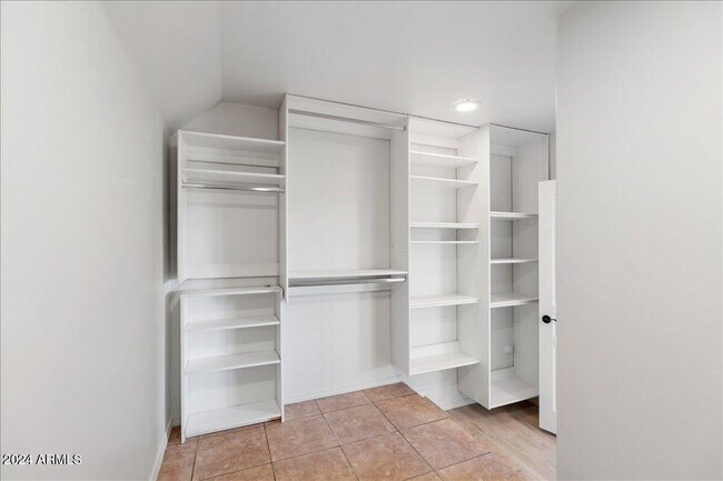 Building Photo - 1280 Majestic Vw Dr