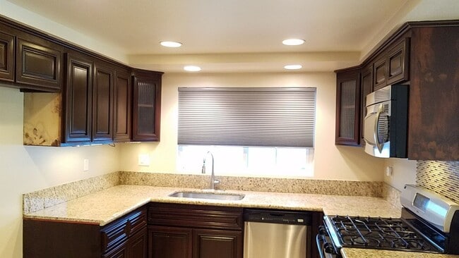 Building Photo - Beautiful 2 Bedroom Home in Irvine