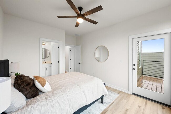 Building Photo - 2309 Montopolis Dr