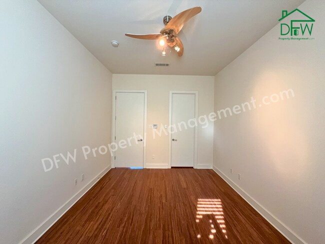 Building Photo - 4 Bedroom, 4 1/2 Bathroom Home with Pool for Lease in Irving