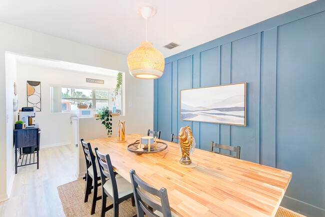 Building Photo - Sharon