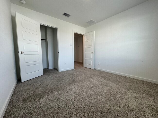 Building Photo - 3002 Skyline Mesa Dr