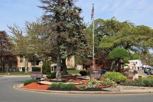 Building Photo - 36 Essex St