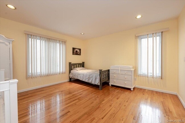 Building Photo - 11 Drury Ln