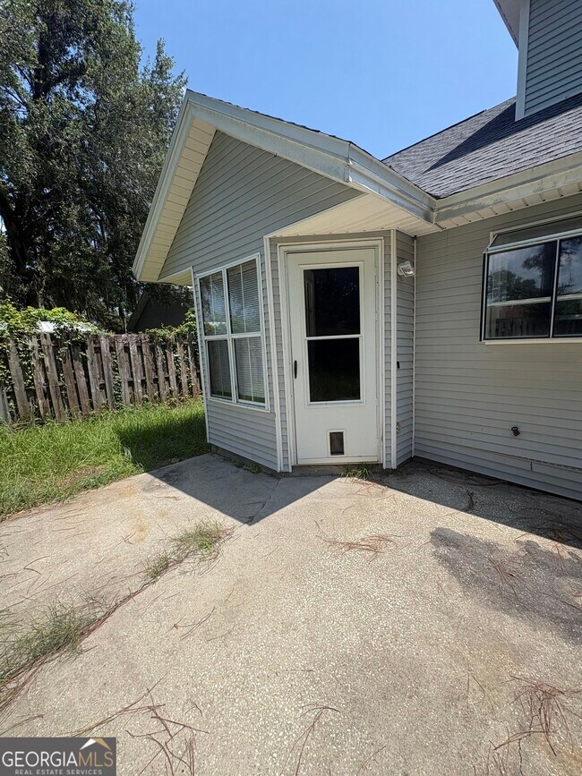 Building Photo - 303 Holly Ct