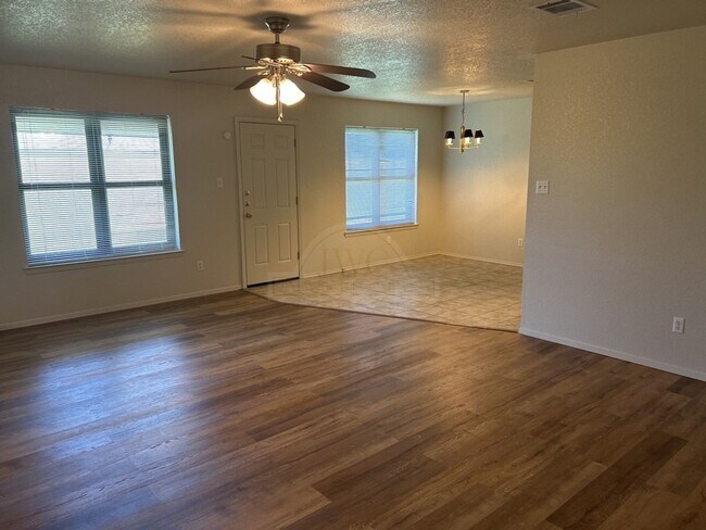 Building Photo - ***First month (Prorate) free***-621 Delor...