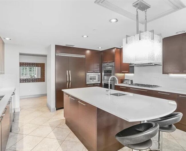 Building Photo - 3800 N Ocean Dr