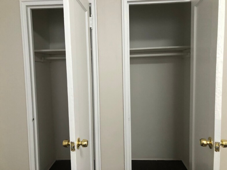 Building Photo - 500 Alma Terrace