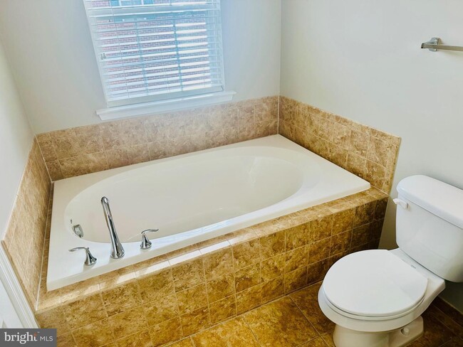 Building Photo - 1700 Walcott Ln