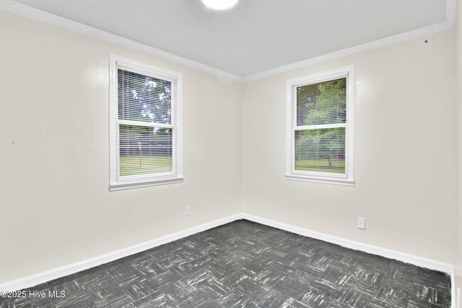 Building Photo - 521 Williams St