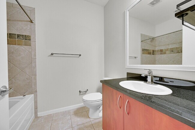 Building Photo - $3,225.00 - 2 Beds, 1.5 Bath, Townhouse in...