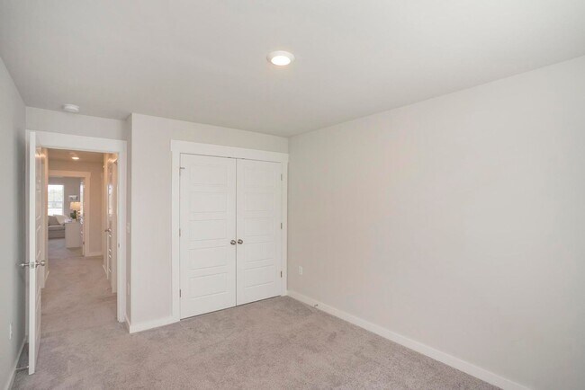 Building Photo - 517 Swanholme Dr