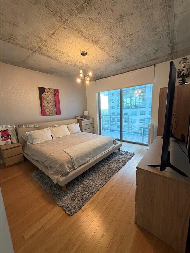 Building Photo - 690 SW 1st Ct