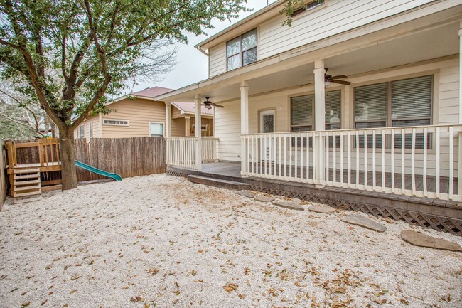 Building Photo - 3 Bedroom/2.5 Bath Pecan Hill Subdivision