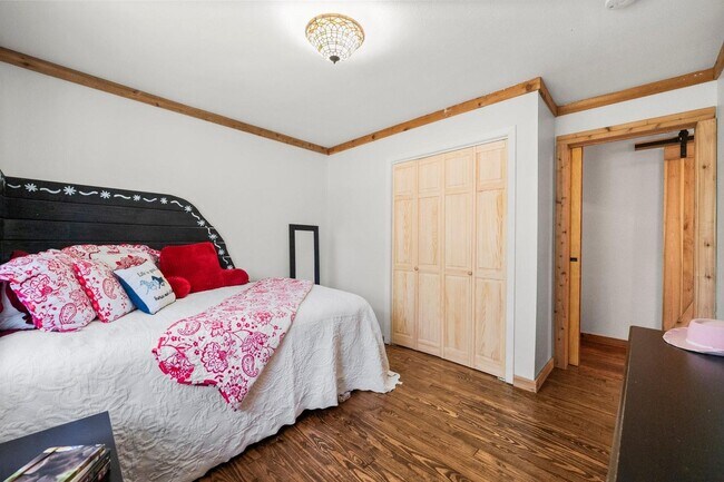 Building Photo - Country Living Rental on 26+ Acres!