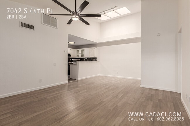 Building Photo - 7042 S 44th Pl