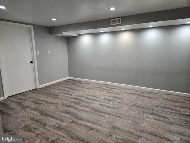 Building Photo - 2082 Jasmine Rd