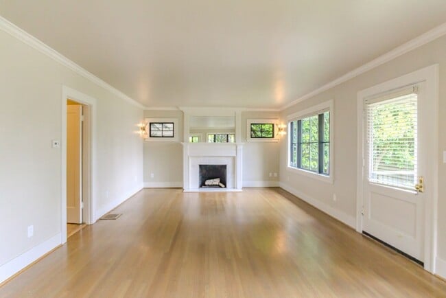 Building Photo - 4Bd/2.75Ba Seattle House