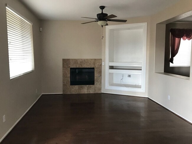 Building Photo - 3 BEDROOM VICTORVILLE HOME IN SPRING VALLE...