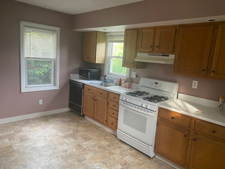 Kitchen - 3 N Swarthmore Ave