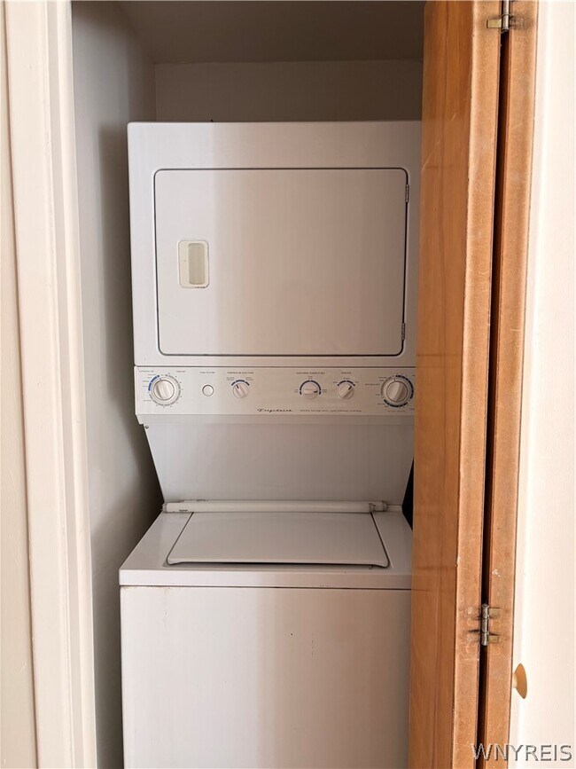 Building Photo - 141 Draden Ln