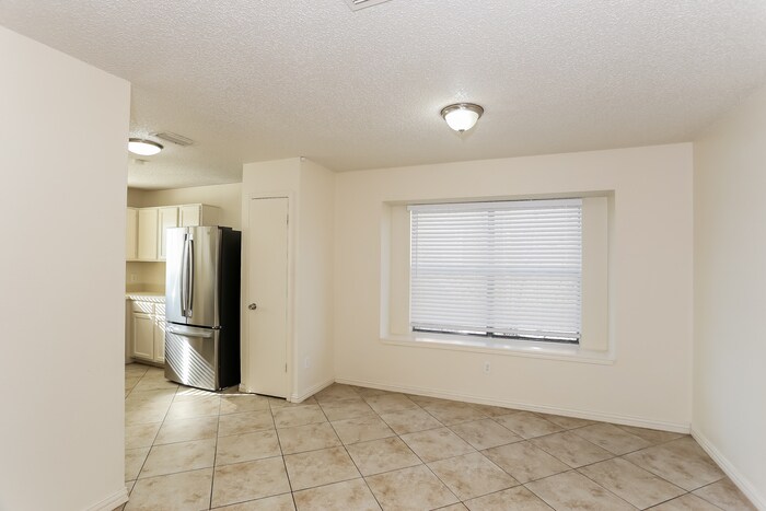 Building Photo - 827 Bentle Ct