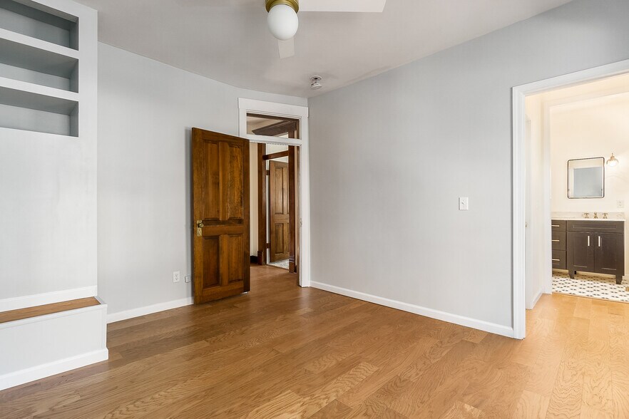 Building Photo - 986 Neil Ave