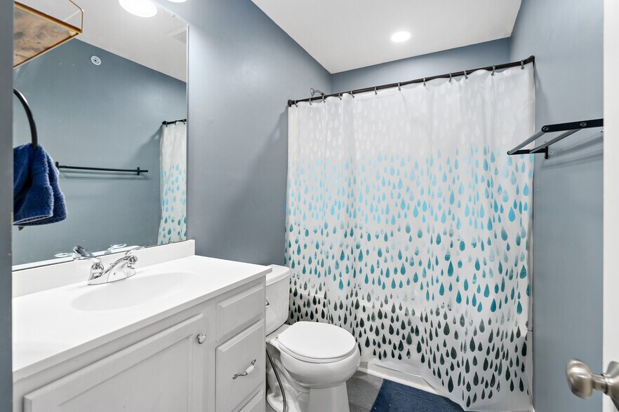Building Photo - 249 Persimmon Ln
