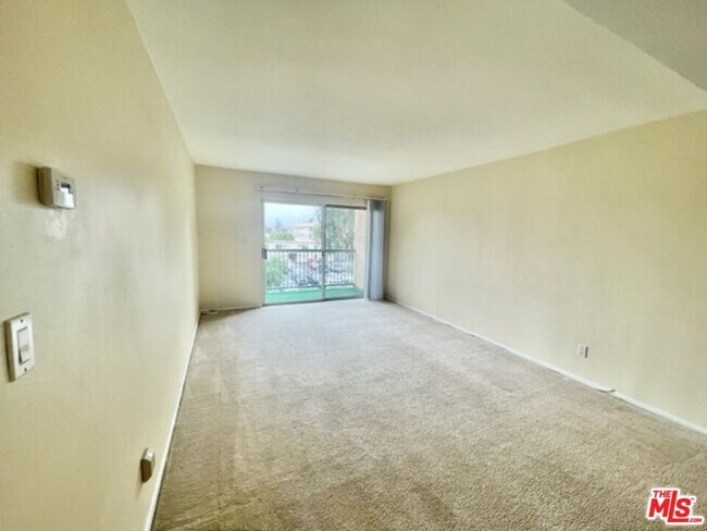 Building Photo - 18307 Burbank Blvd