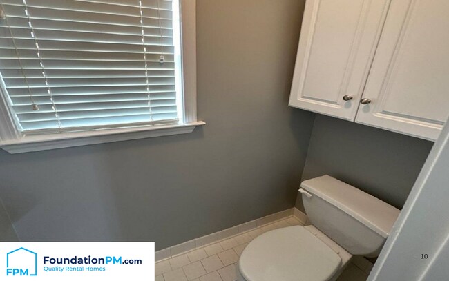 Building Photo - 400 Amundsen Cove