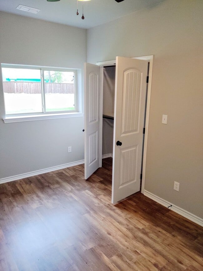 Building Photo - Newly constructed 3/2/1 in Sanger
