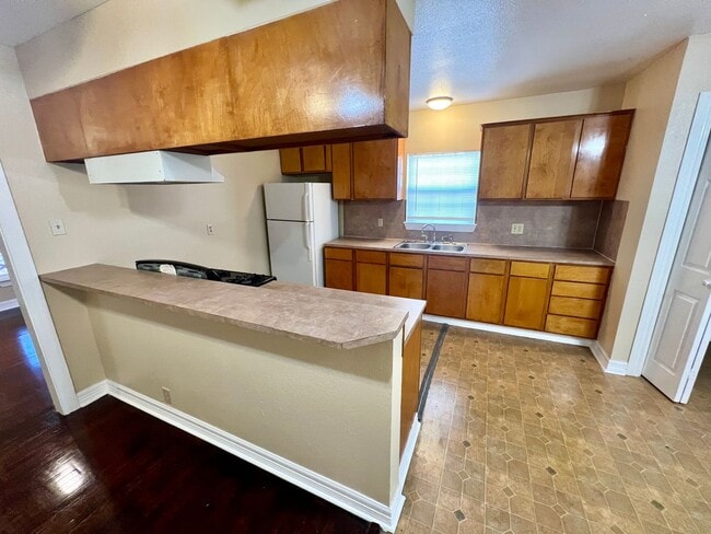 Building Photo - 502 Zennia St