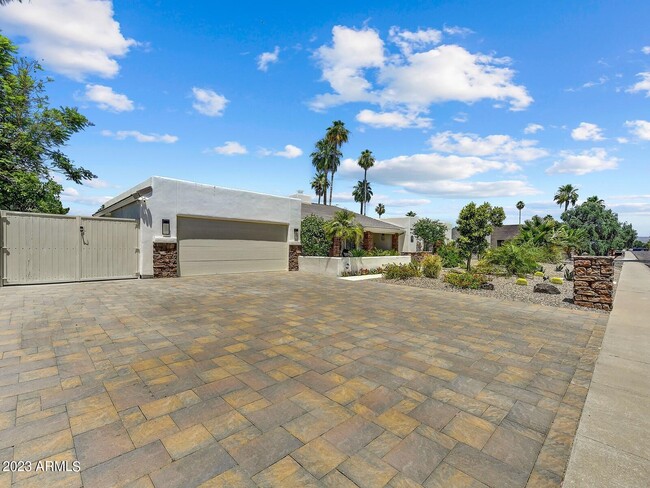 Building Photo - 6836 E Ludlow Dr