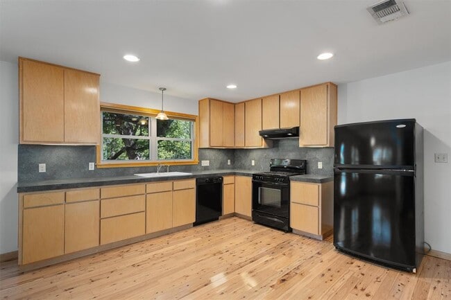 Building Photo - 1511 Bellaire Dr