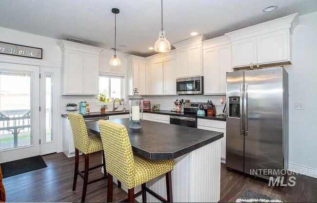 Kitchen - 15872 Sandy Ridge Ct