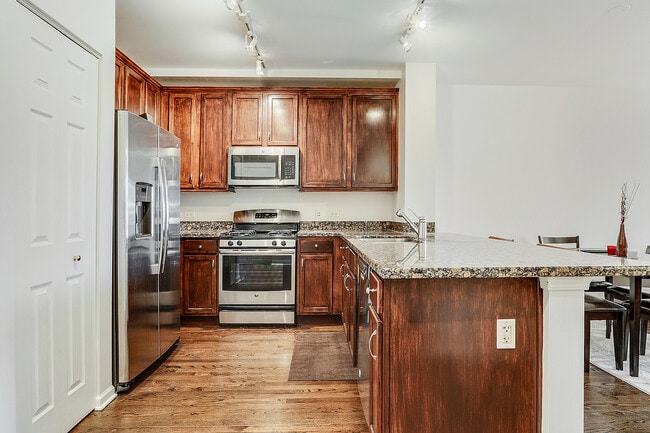 Building Photo - Luxury penthouse 2bd 1bth in Old Town