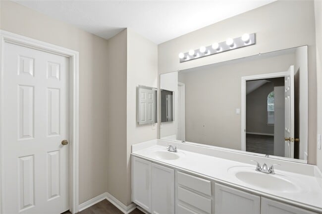 Building Photo - 3924 Highland Vale Ct