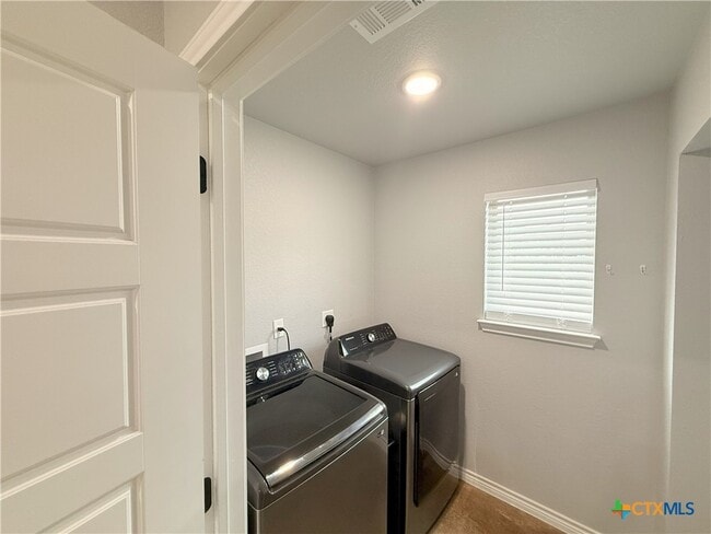 Building Photo - 741 Freedom Cir