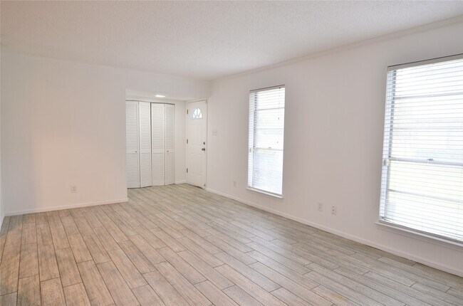 Building Photo - 2372 Triway Ln