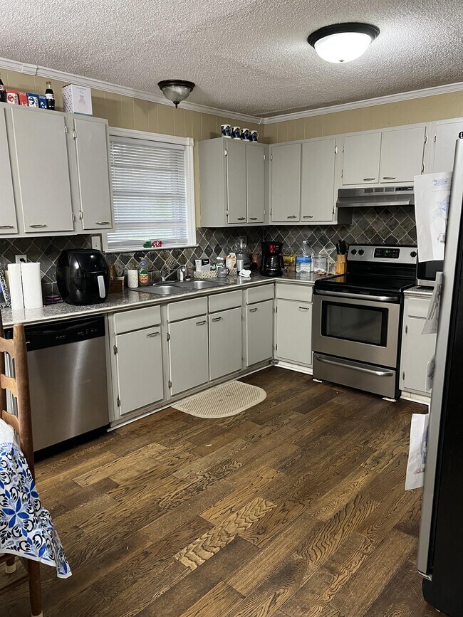 Building Photo - 1160 Bouldercrest Cir