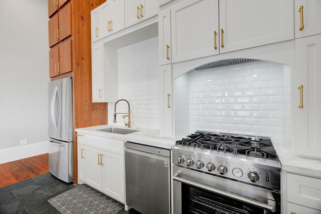 Building Photo - 2206 The Strand